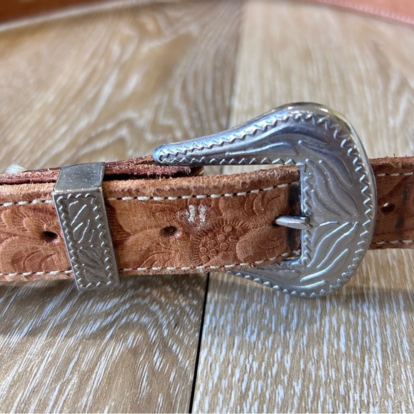 Vintage tooled leather belt | Made in Canada | 43” - Picture 5 of 13